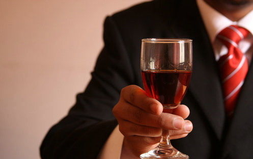 喝自釀葡萄酒易中毒 等于“慢性自殺”
